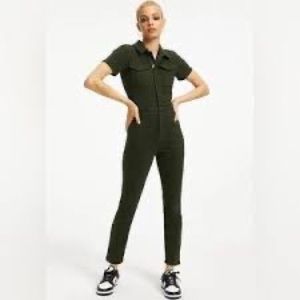 NWT Good American Jumpsuit Size M (2) Fits size 4/6 Tag detached but have them